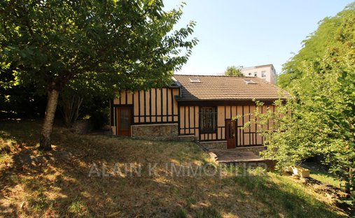 Villa in Pavé des Gardes, Chaville, France 1