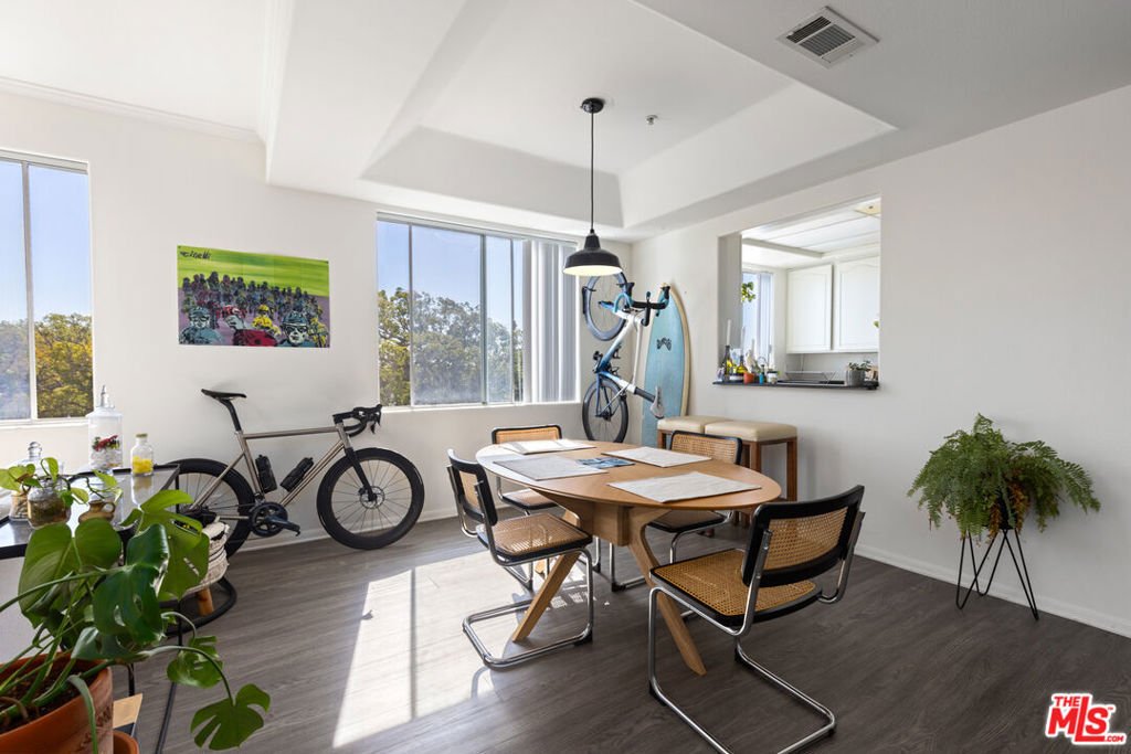 Los Angeles, California, United States 5 - 18407697