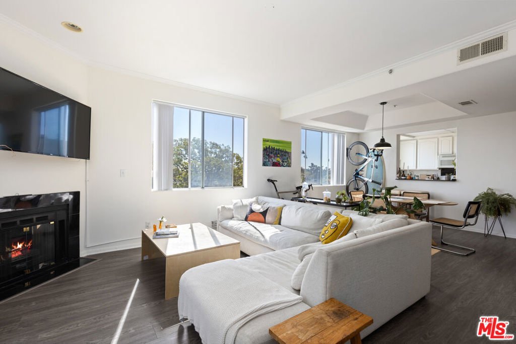 Los Angeles, California, United States 4 - 18407697