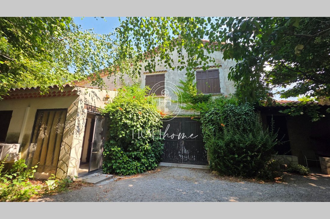 Villa in Trets, Provence-Alpes-Côte d'Azur, France 1 - 18403682