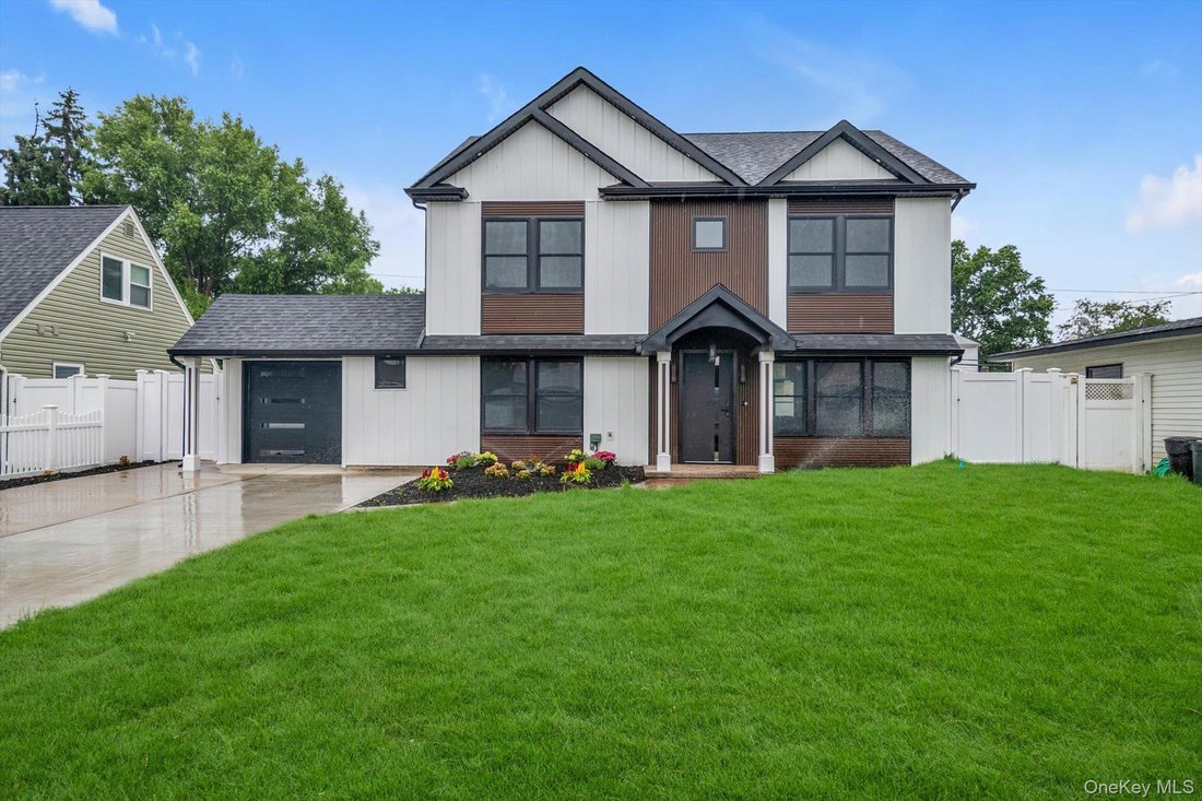 House in Levittown, New York, United States 1 - 18379625