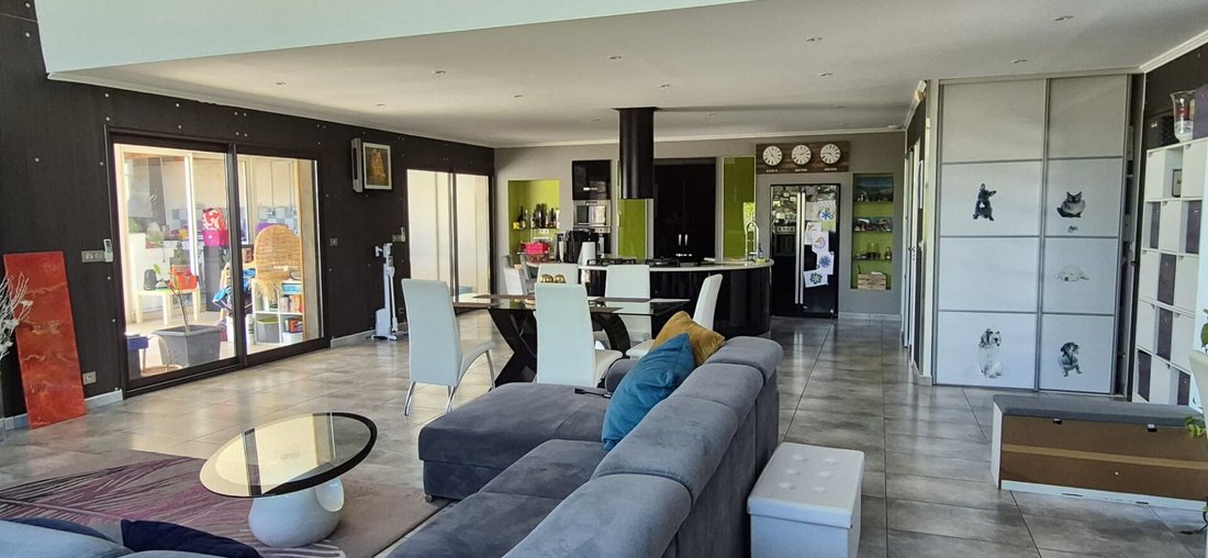 Villa in Paulhan, Occitania, France 4 - 18405888