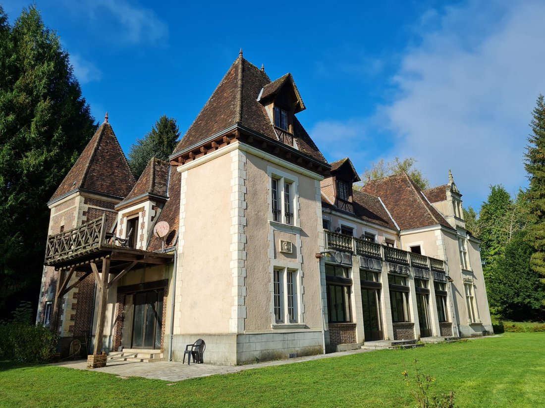 Chateau in La Madeleine-Bouvet, Normandy, France 3 - 18410594