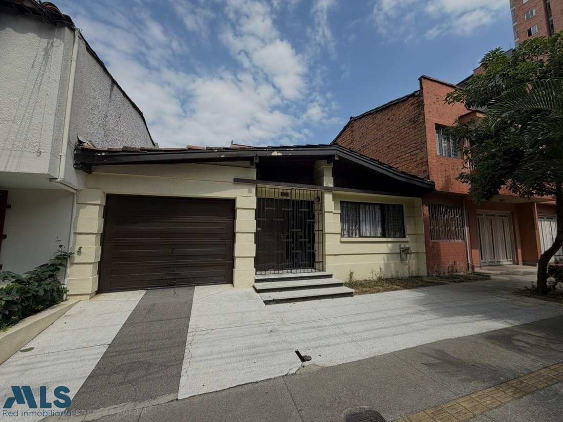 House in Medellín, Colombia 1 - 18403409