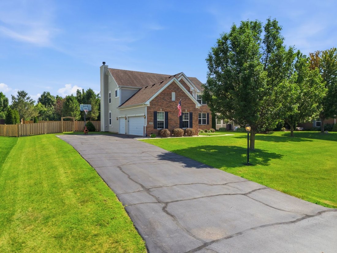 House in Village of Lakewood, Illinois, United States 2 - 18403520