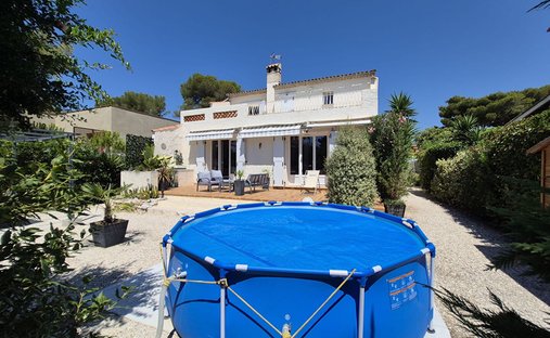 Villa in Le Grand Fosse-L'Escalette-Plan Capellan, Sausset-les-Pins, France 1