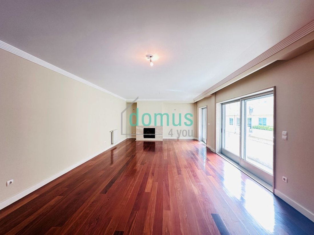Apartment in Lordelo do Ouro e Massarelos, Porto District, Portugal 1 - 18416354