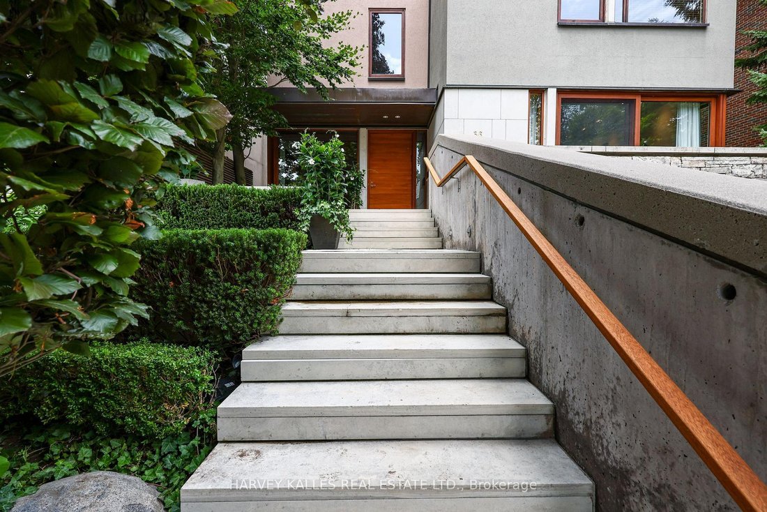 House in Toronto, Ontario, Canada 2 - 18410309