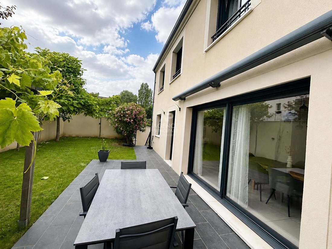 Maison à Cité SNCF, Verneuil-sur-Seine, France 2 - 17703769