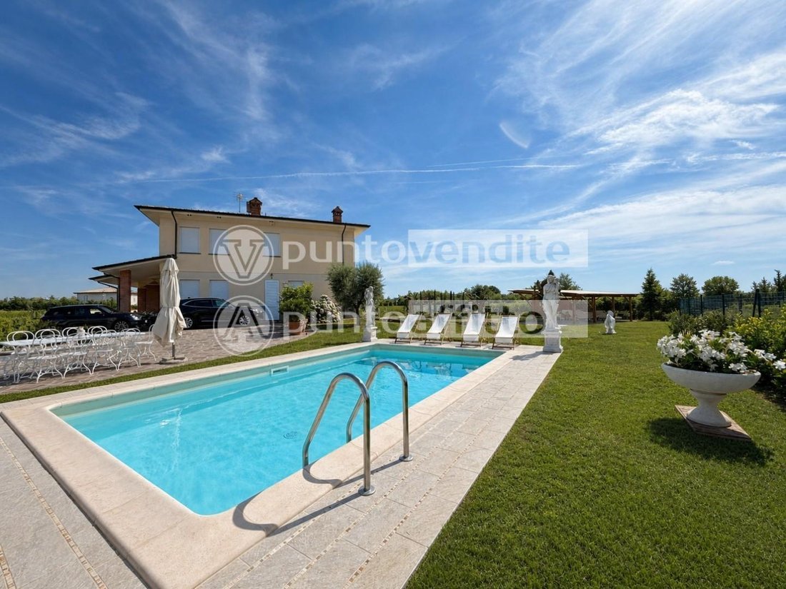 Villa in Lammari, Capannori, Tuscany 4 - 18407606