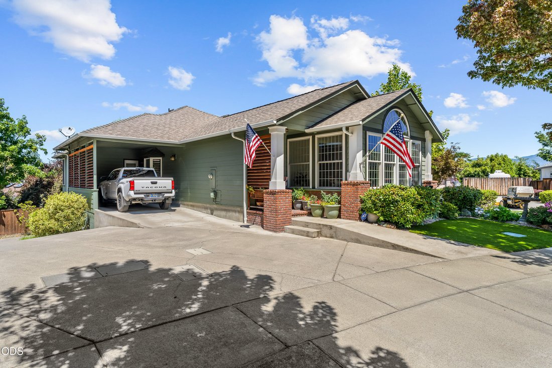 House in Grants Pass, Oregon, United States 4 - 18416280