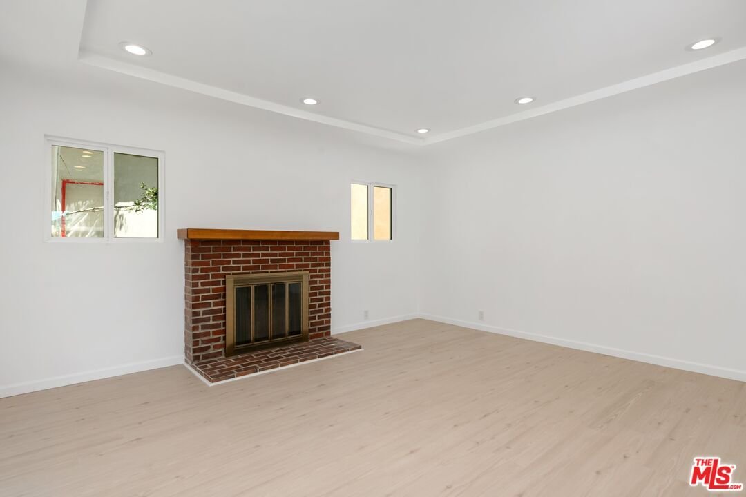 Los Angeles, California, United States 5 - 18409142
