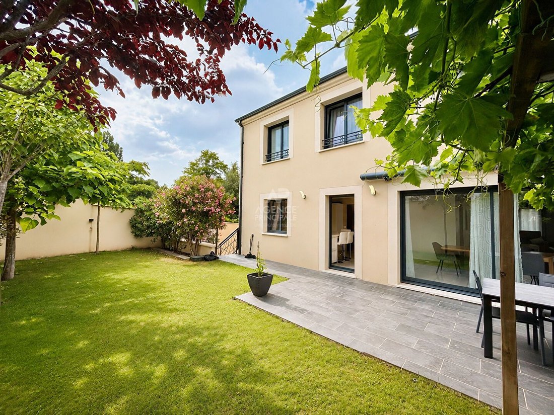 Maison à Cité SNCF, Verneuil-sur-Seine, France 1 - 17703769
