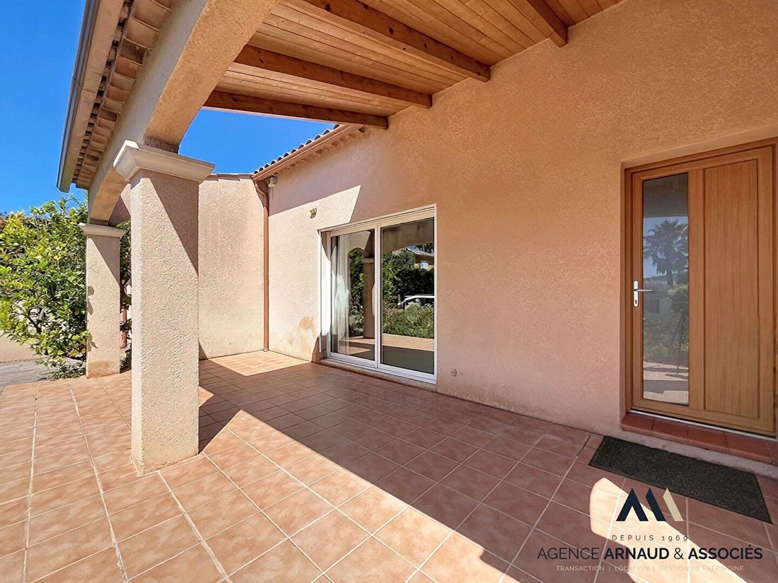 House in Saint-Cyr-sur-Mer, Provence-Alpes-Côte d'Azur, France 3 - 18404010