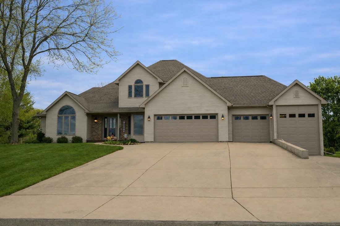 House in Sun Prairie, Wisconsin, United States 1 - 18407159