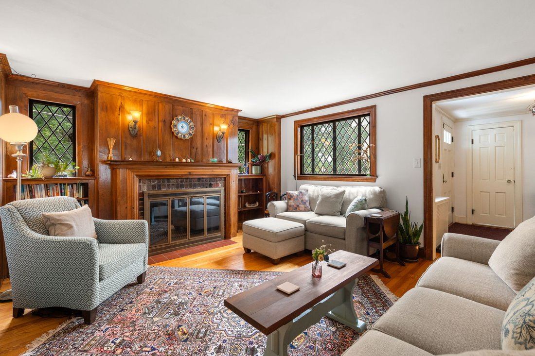 House in Medford, Massachusetts, United States 3 - 18402653