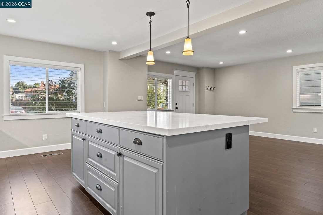 House in Oakland, California, United States 5 - 18402895