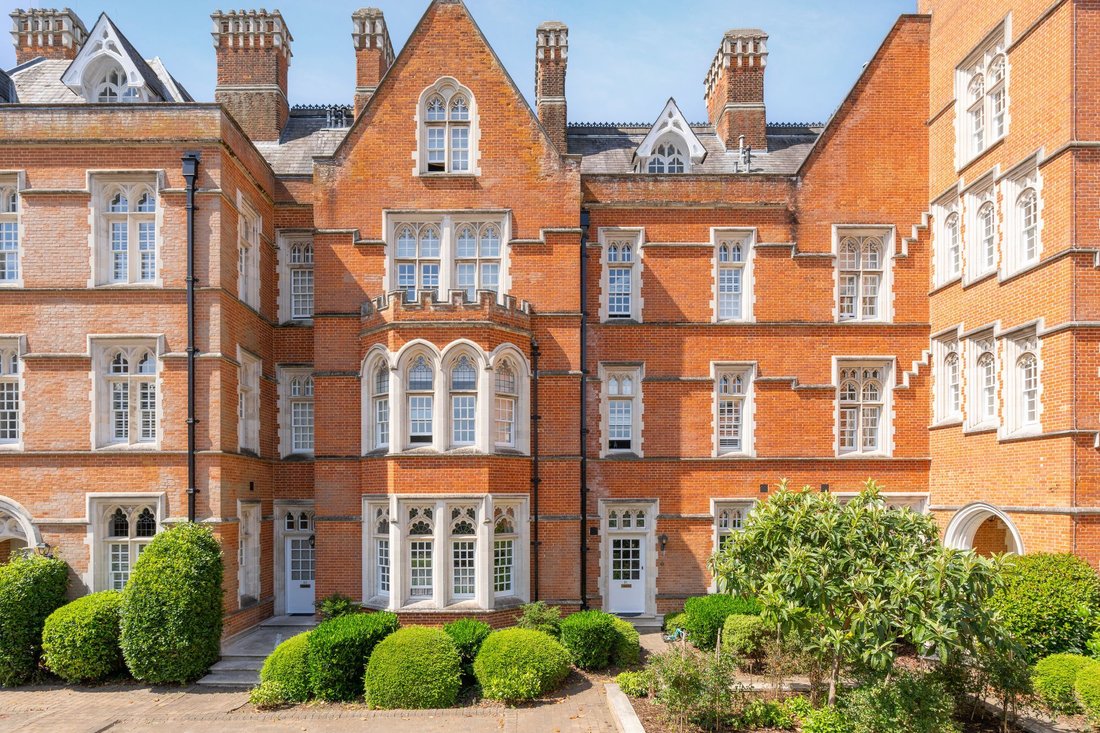 House in Sunninghill, England 1 - 18407133