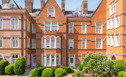 House in Sunninghill, England 1