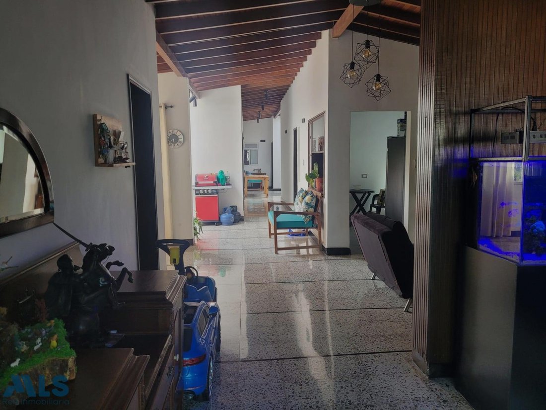 House in Medellín, Colombia 2 - 18403409