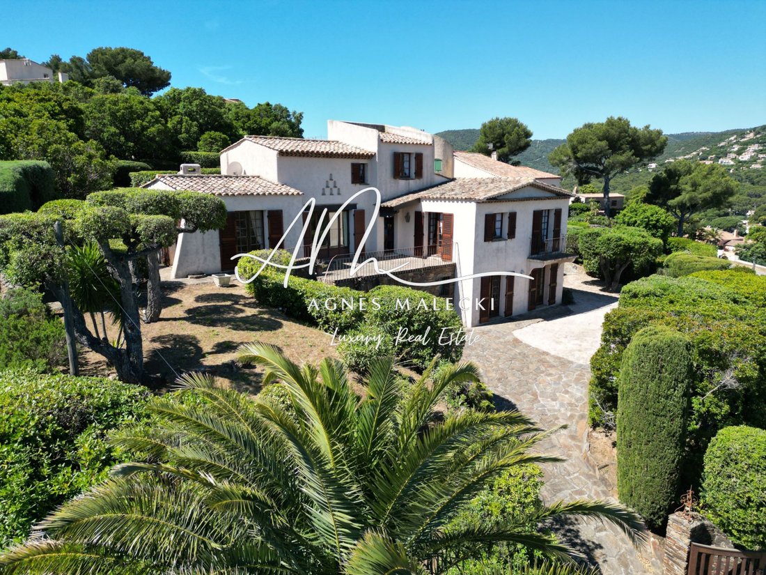 Villa in Nord, Cavalaire-sur-Mer, France 4 - 15389938