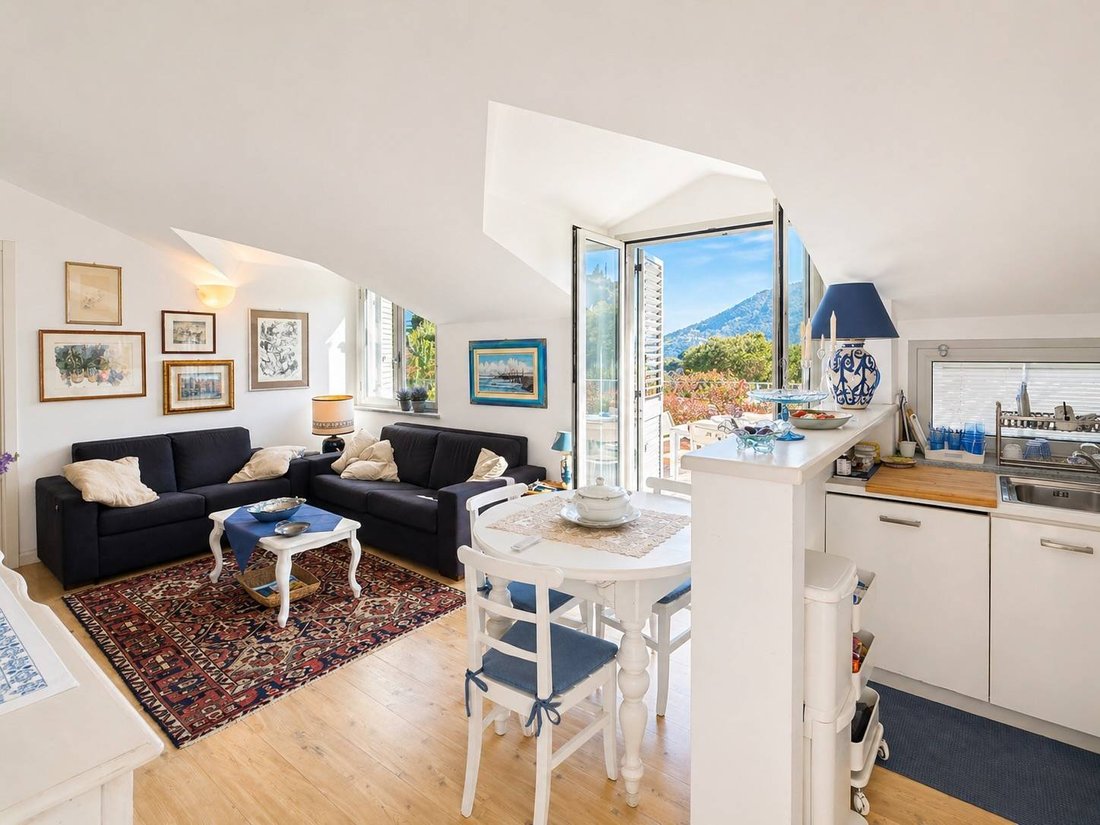 Villa in Central Hill, Alassio, Liguria 1 - 18410254