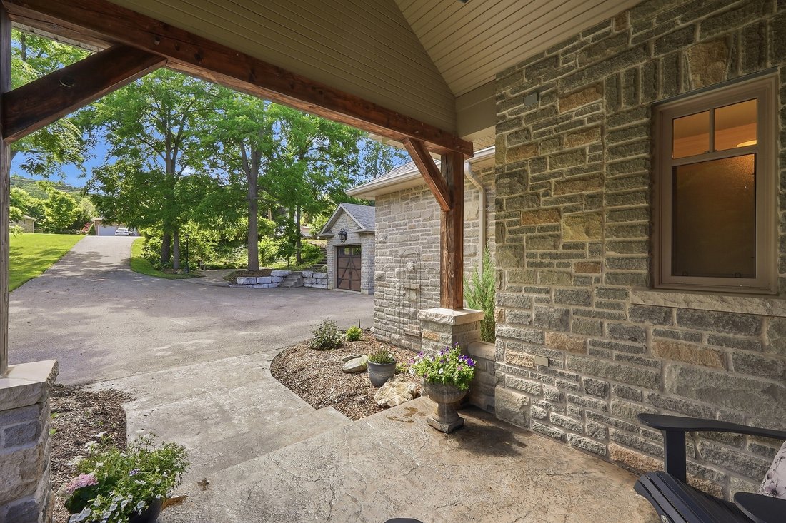 House in Cambridge, Ontario, Canada 5 - 18405133