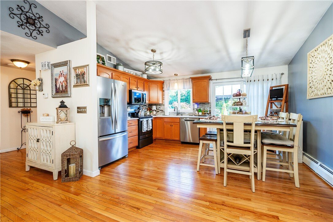 House in Warwick, Rhode Island, United States 5 - 18414637