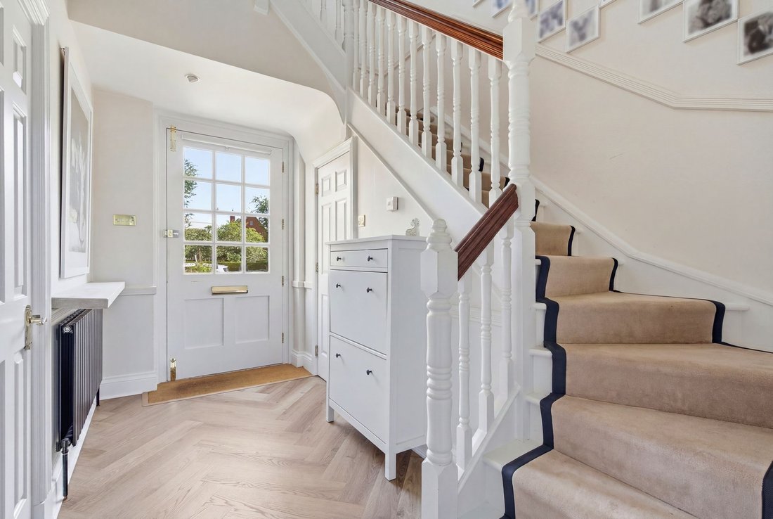 House in Sunninghill, England 2 - 18407133