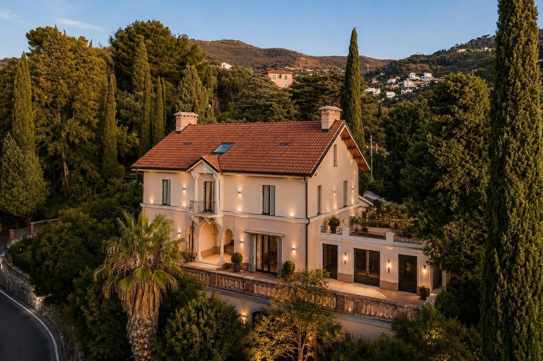 Villa in Central Hill, Alassio, Liguria 2 - 18410269