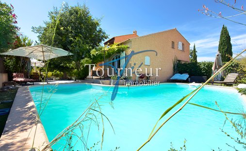 Villa in Nord, Sanary-sur-Mer, France 1