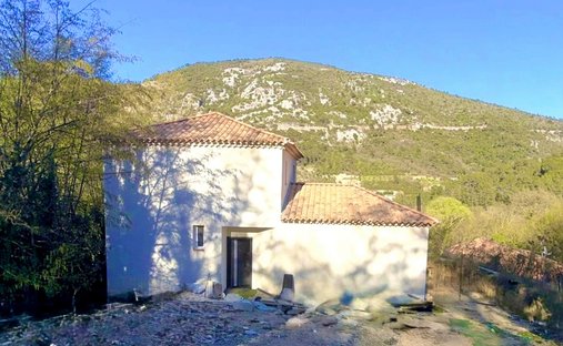 Villa in Tourrette-Levens, Provence-Alpes-Côte d'Azur, France 1