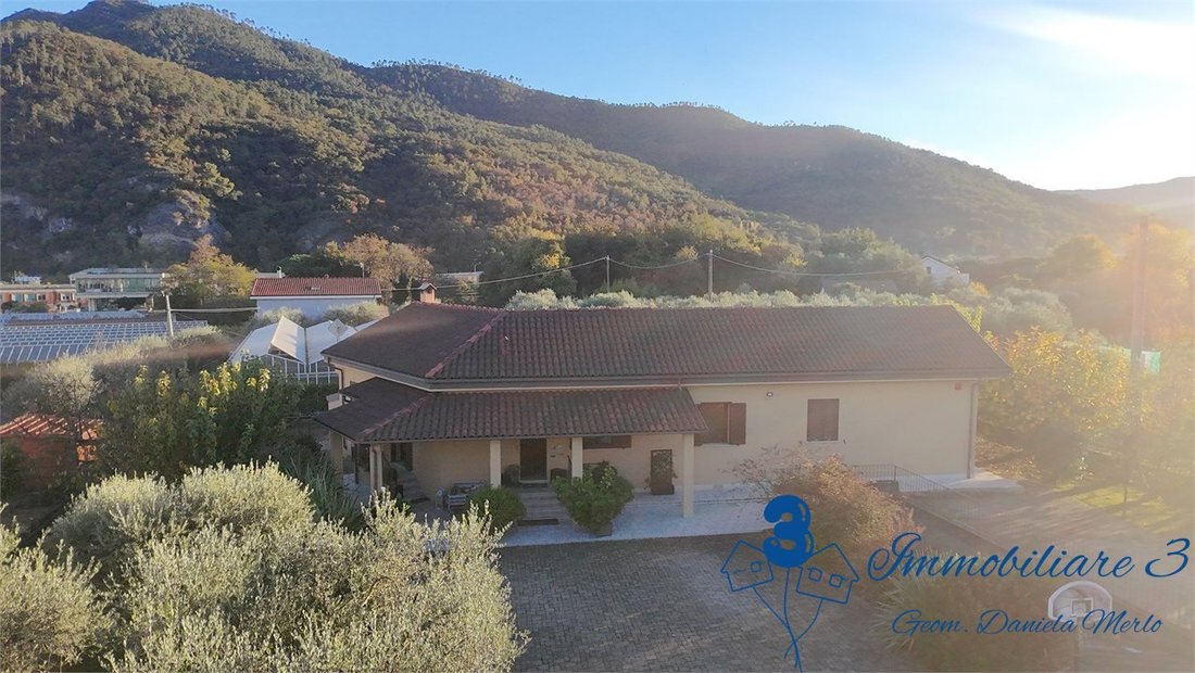 Villa in Villanova d'Albenga, Liguria, Italy 1 - 16570770