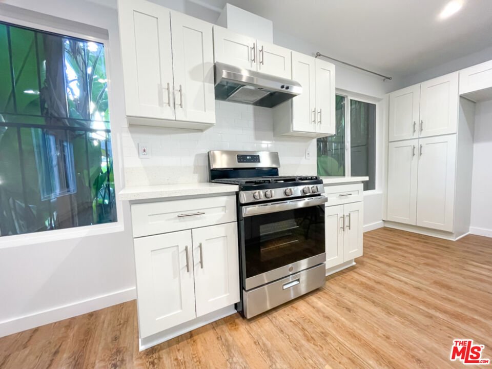 Los Angeles, California, United States 5 - 18407723