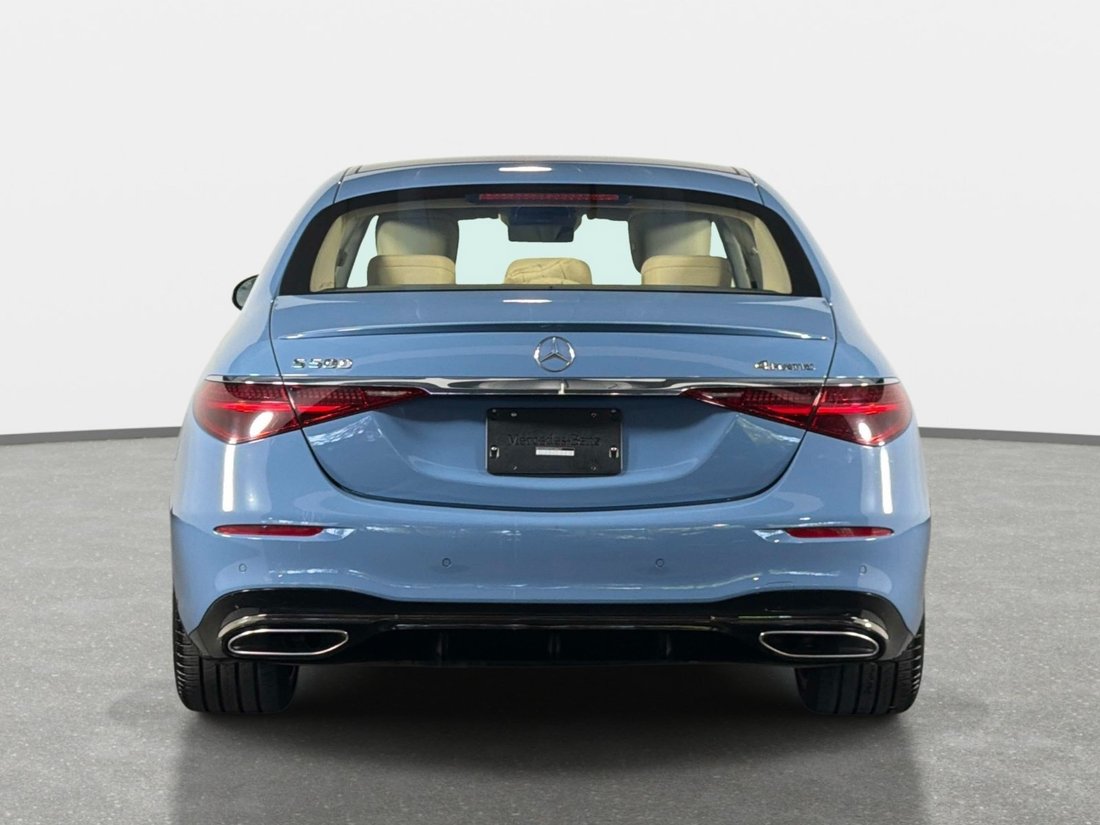Sedan in Pompano Beach, FL, United States 4 - 18414011