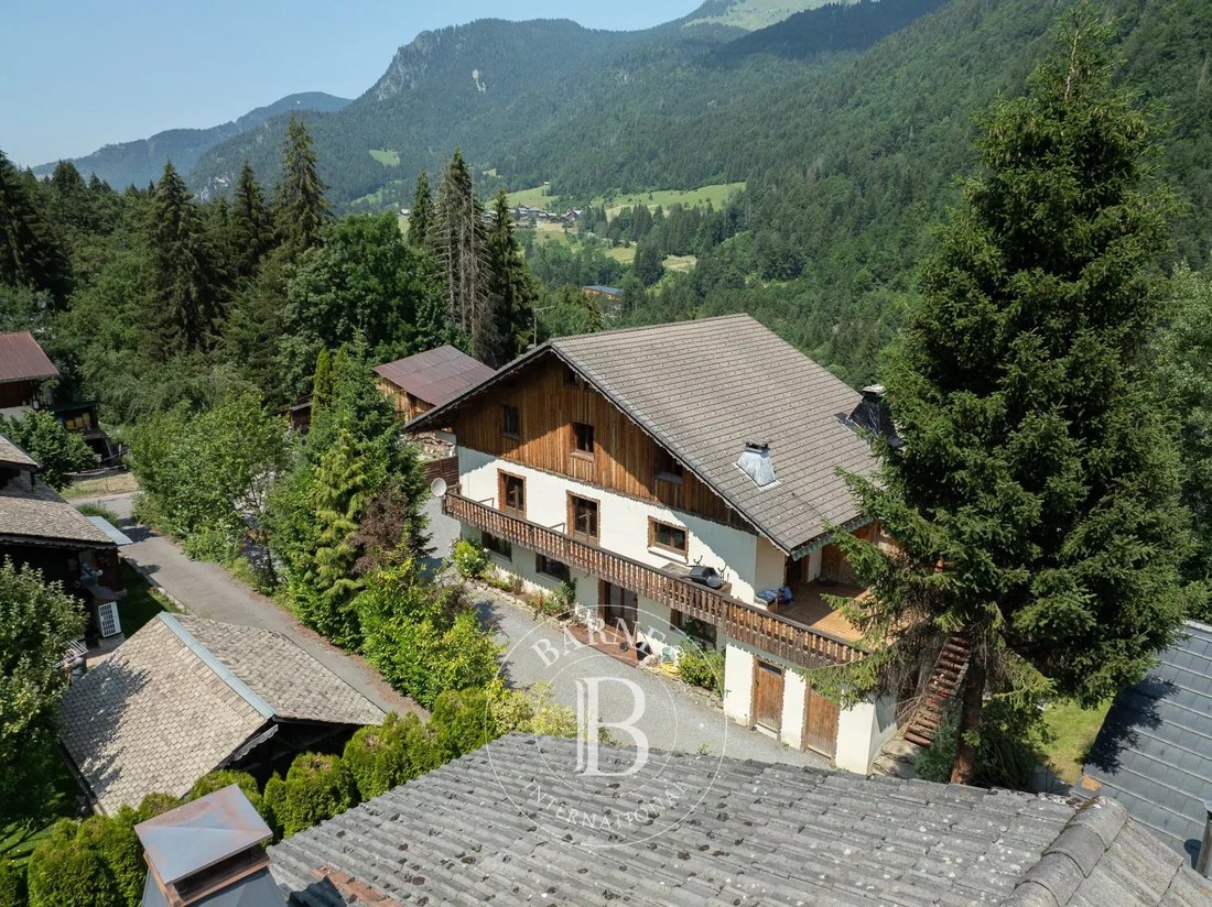 Essert-Romand, Auvergne-Rhône-Alpes, France 3 - 18413848