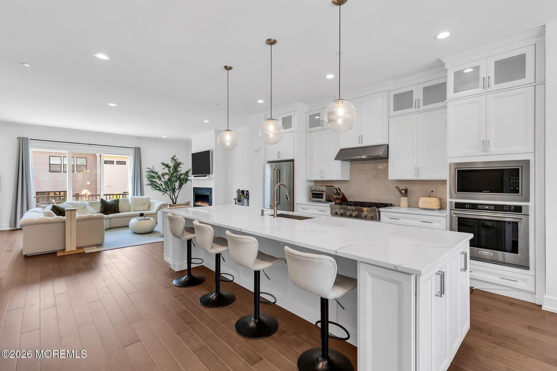 Condo in North Middletown, New Jersey, United States 1 - 18411370