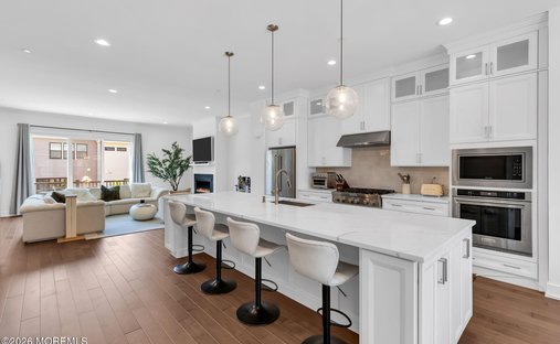 Condo in North Middletown, New Jersey, United States 1