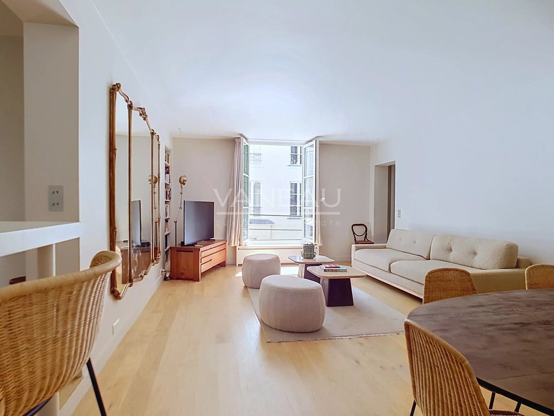 Apartment in Saint Thomas d'Aquin, Paris 7e Arrondissement, Paris 2 - 18405062