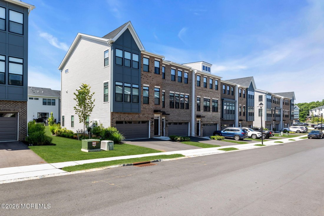 Condo in North Middletown, New Jersey, United States 4 - 18411370