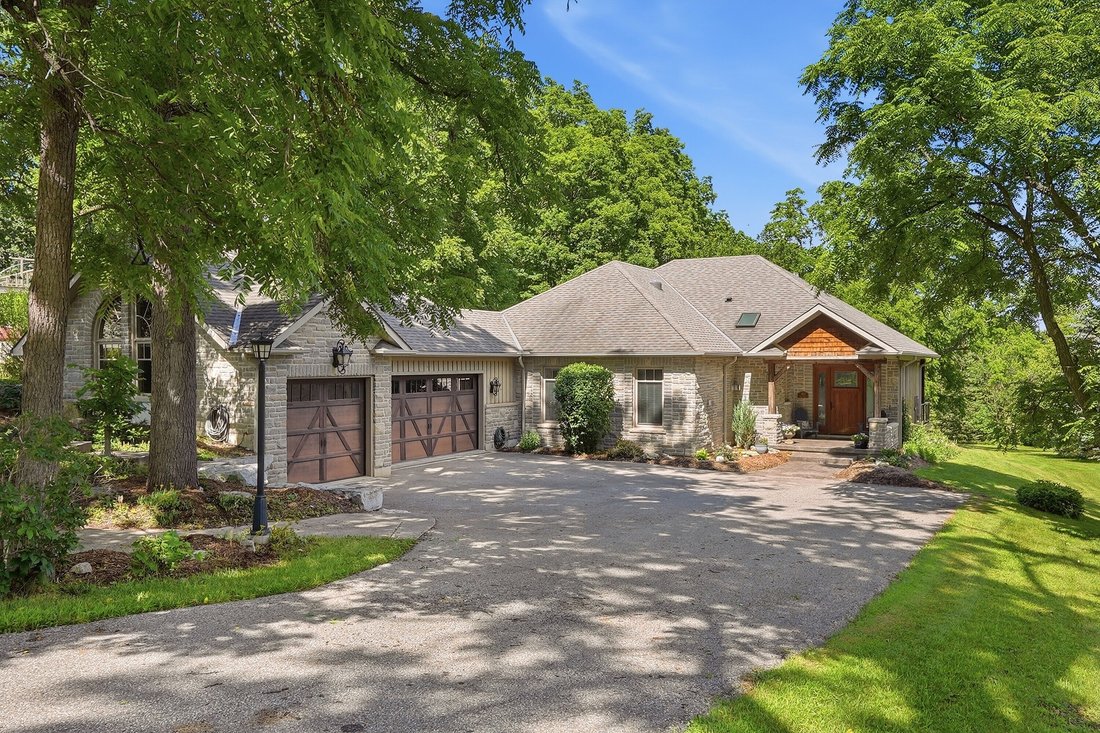 House in Cambridge, Ontario, Canada 1 - 18405133