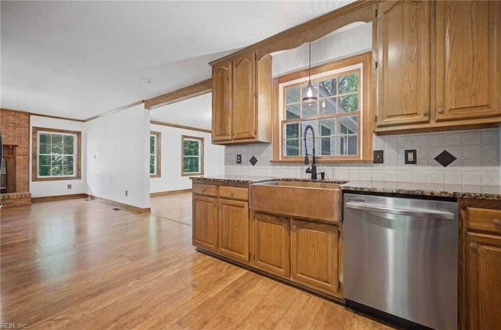 House in Hayes, Virginia, United States 4 - 18403336