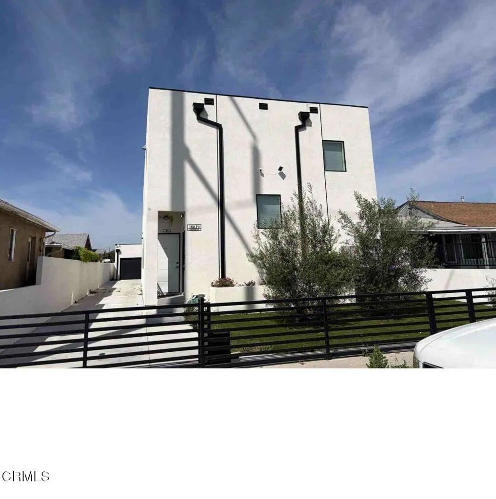 Inglewood, California, United States 1 - 18416487