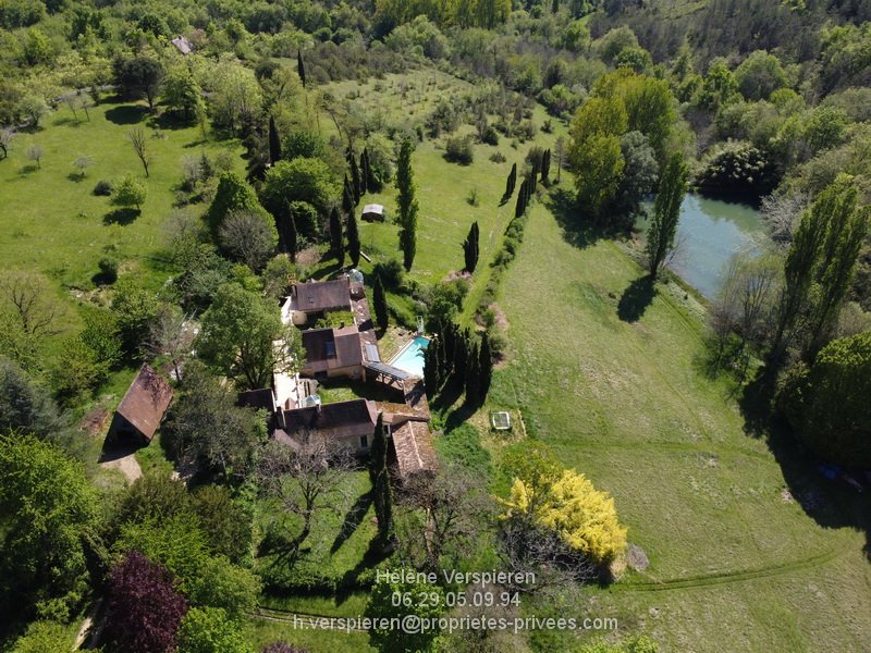 Villa in Rouffignac-Saint-Cernin-de-Reilhac, Nouvelle-Aquitaine, France 1 - 18405939