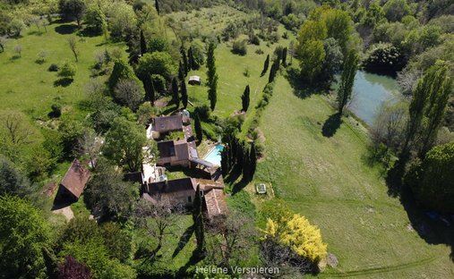 Villa in Rouffignac-Saint-Cernin-de-Reilhac, Nouvelle-Aquitaine, France 1
