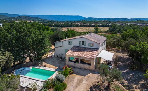 Estate in Centre Nord, Apt, France 1