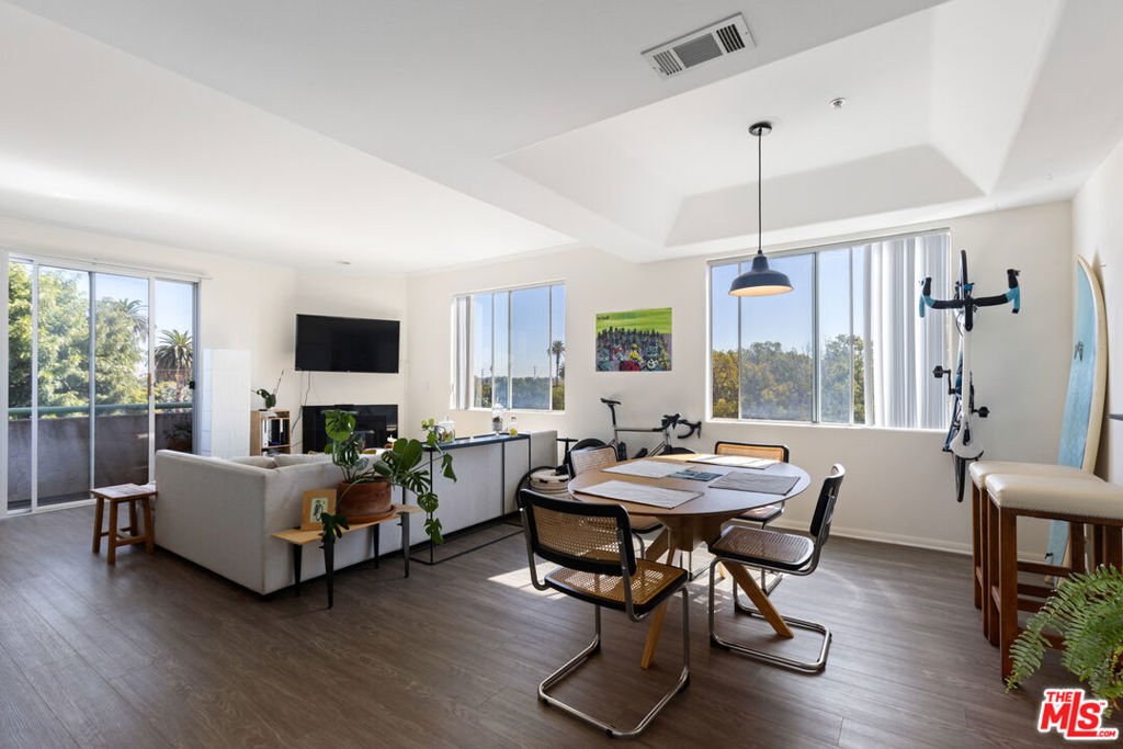 Los Angeles, California, United States 2 - 18407697