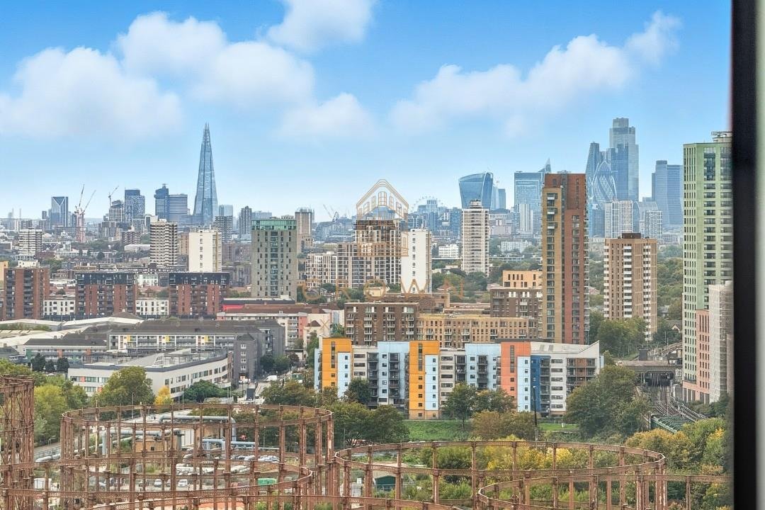 Apartment in West Ham, Newham, England 2 - 18402847