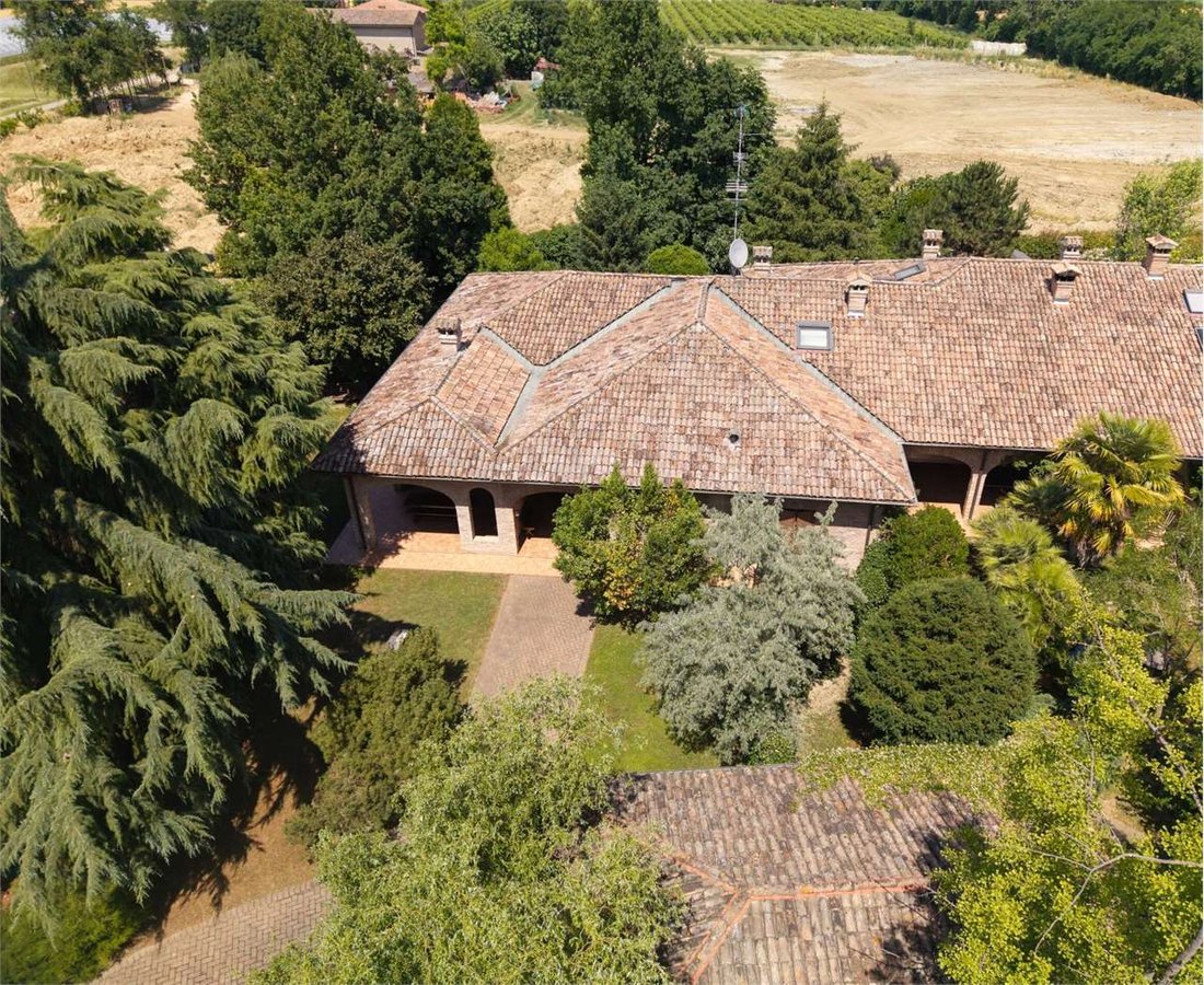 Villa in Castelnuovo Rangone, Emilia-Romagna, Italy 2 - 18250314