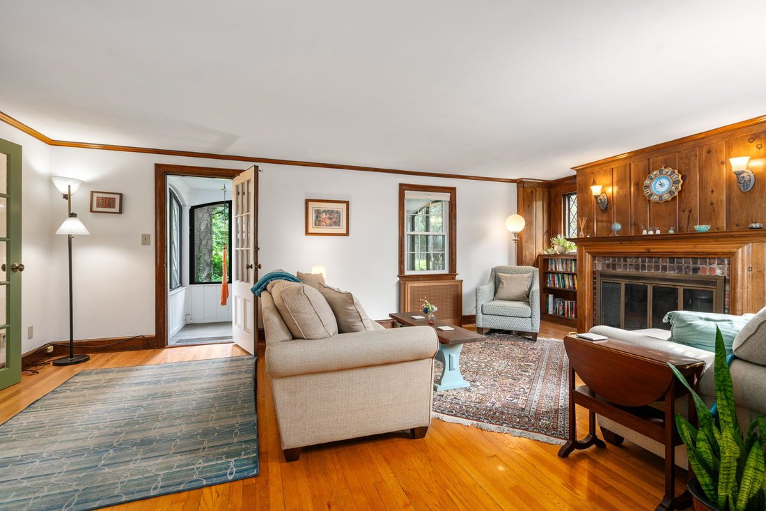 House in Medford, Massachusetts, United States 4 - 18402653